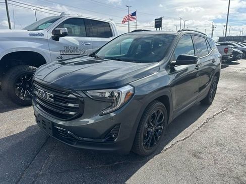 Used 2021 GMC Terrain SLT w/ Infotainment Package II image 3