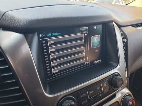 Used 2015 Chevrolet Suburban LTZ RWD image 23