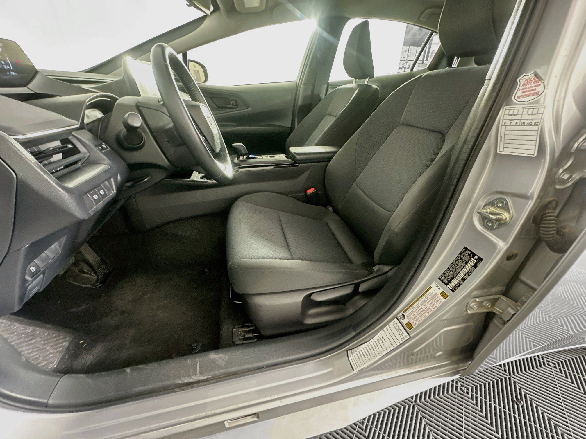 Used 2025 Toyota Prius LE FWD image 13