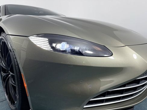Used 2023 Aston Martin V8 Vantage Roadster RWD image 50