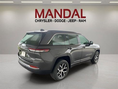 Used 2025 Jeep Grand Cherokee Limited image 6