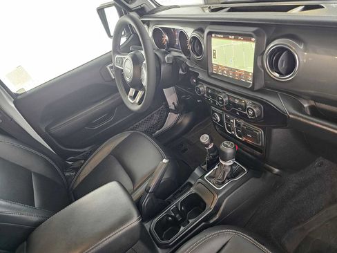 Used 2023 Jeep Wrangler Unlimited Sahara AWD/4WD image 11