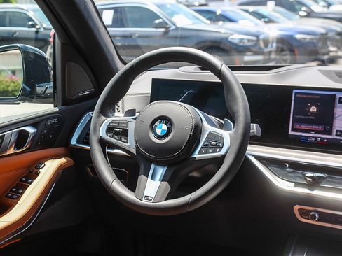 Used 2026 BMW X7 xDrive40i w/ M Sport Package AWD/4WD image 13