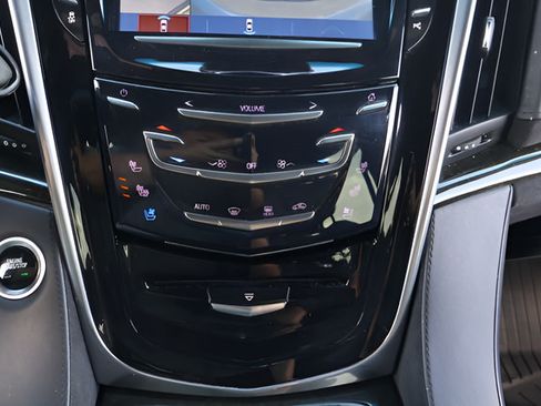Used 2020 Cadillac Escalade Platinum AWD/4WD image 31