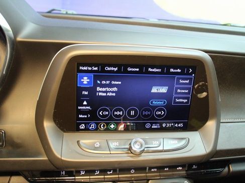 Used 2020 Chevrolet Camaro LT image 18