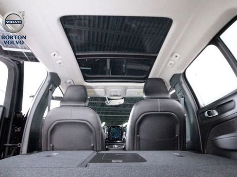 Certified 2025 Volvo XC40 B5 Core image 30