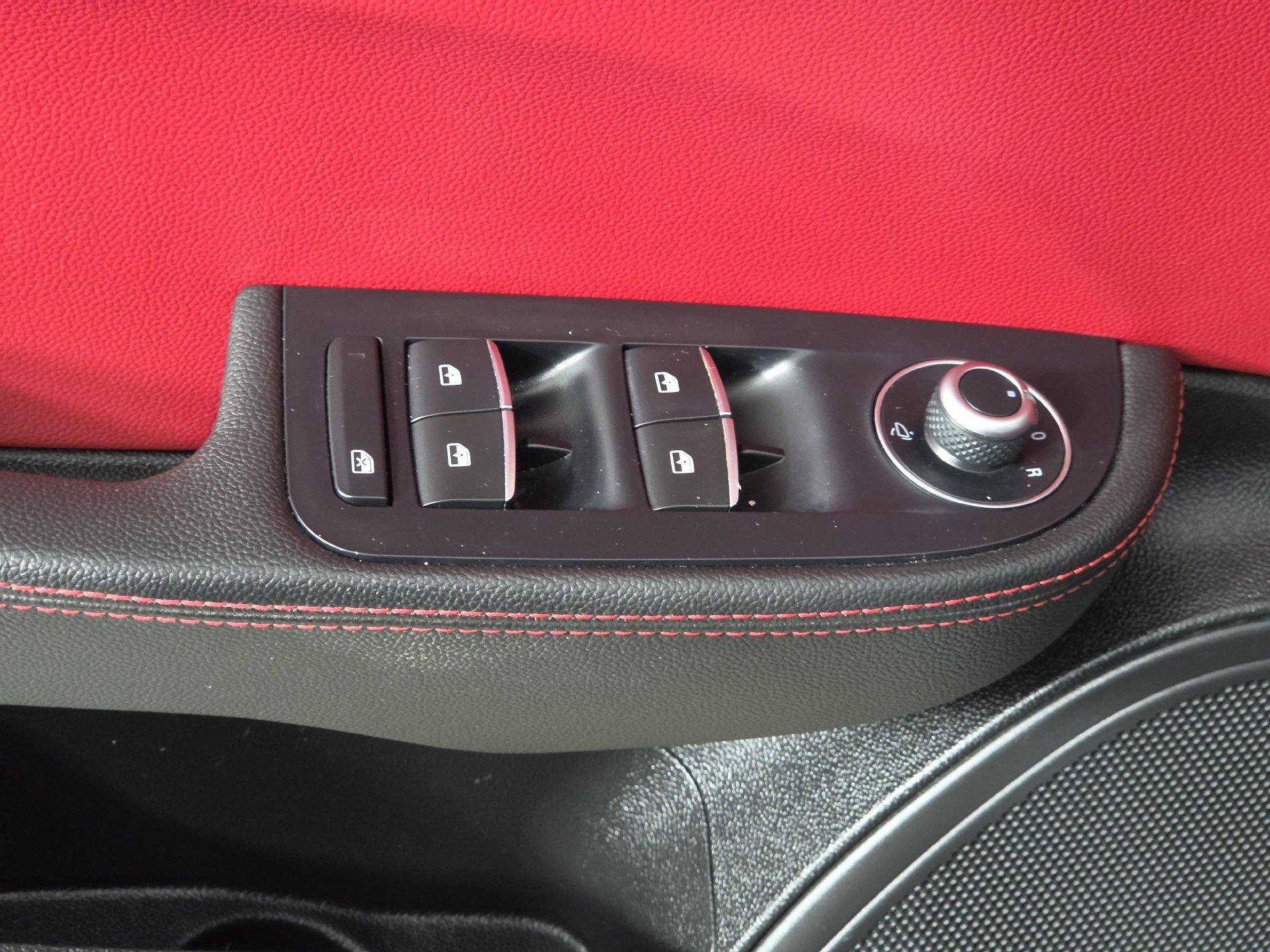 Used 2017 Alfa Romeo Giulia RWD image 7