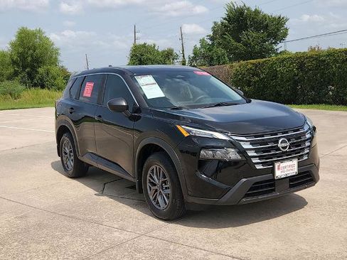 Certified 2025 Nissan Rogue S FWD image 3