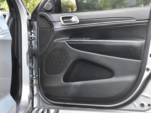 Used 2014 Jeep Grand Cherokee Limited image 9