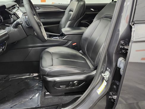 Used 2023 Jeep Grand Cherokee 4WD 4xe image 25