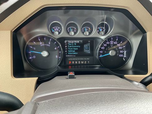 Used 2011 Ford F250 Lariat w/ Lariat Interior Pkg AWD/4WD image 13