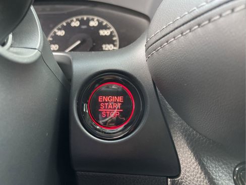 Certified 2025 Honda HR-V EX-L image 26