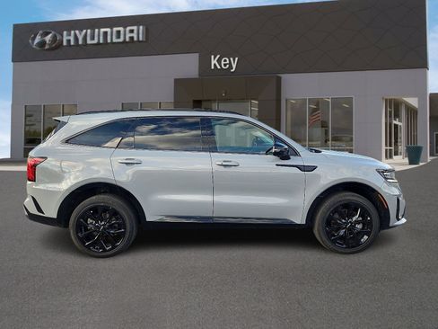 Used 2023 Kia Sorento SX image 3
