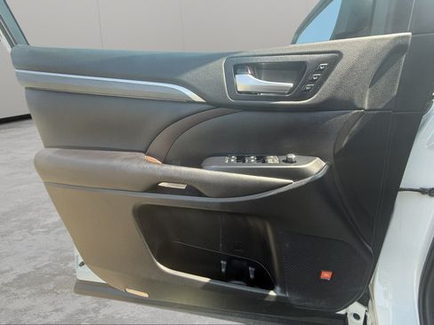Used 2019 Toyota Highlander Limited AWD/4WD image 23