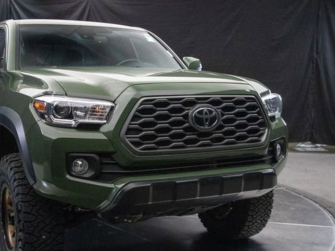 Used 2021 Toyota Tacoma TRD Off-Road w/ Technology Package image 3