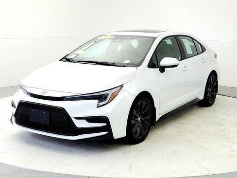 Certified 2023 Toyota Corolla SE image 2