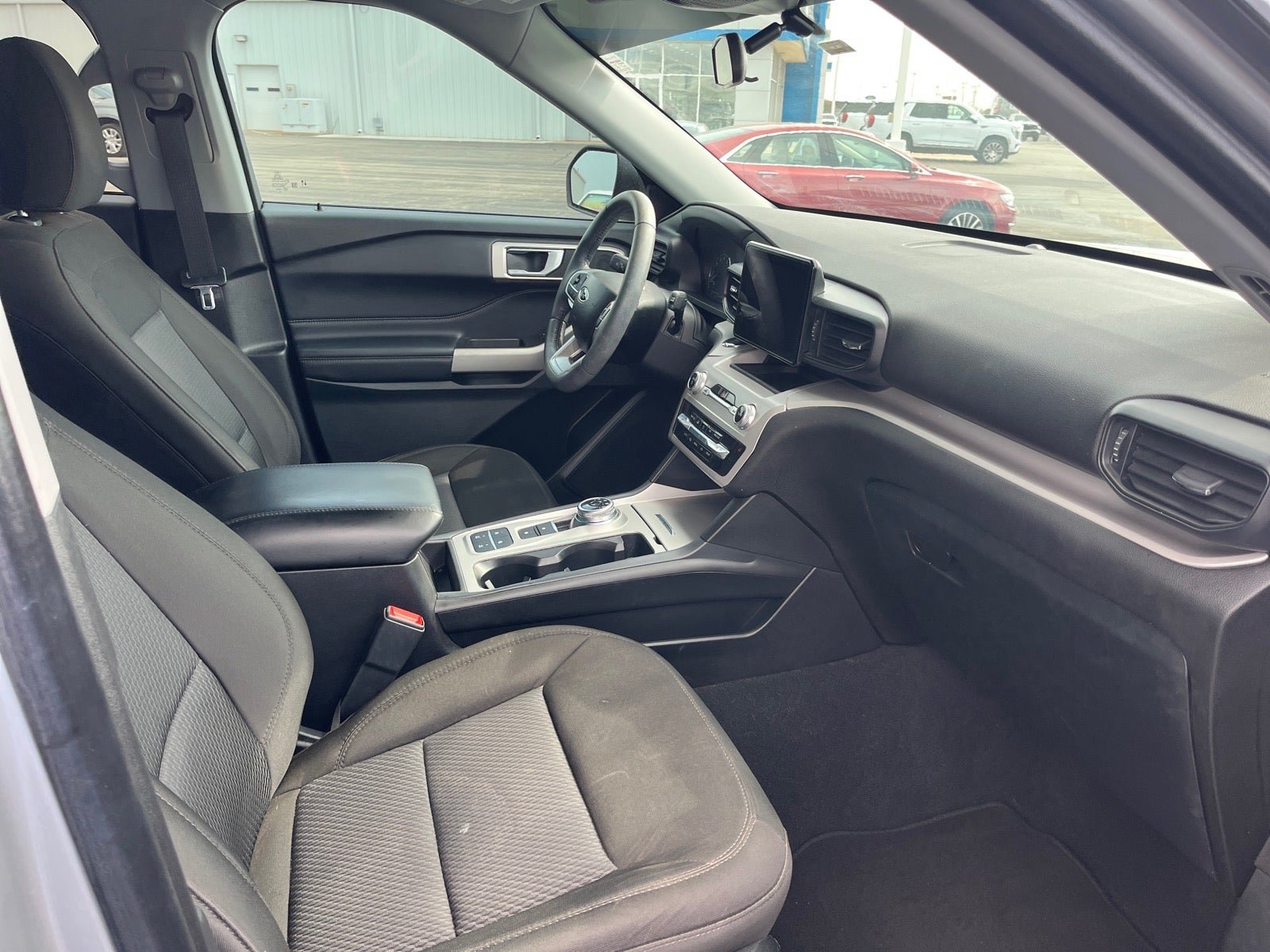 Used 2023 Ford Explorer XLT RWD image 7