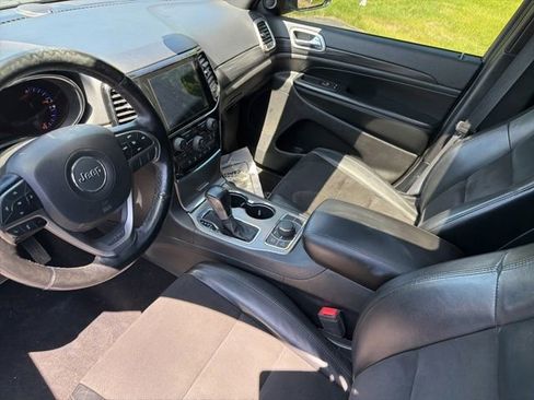Used 2020 Jeep Grand Cherokee Altitude AWD/4WD image 5
