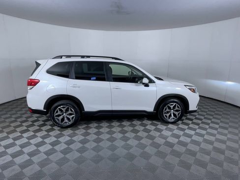 Used 2021 Subaru Forester Premium AWD/4WD image 9