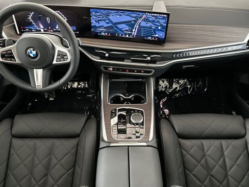 Used 2026 BMW X7 xDrive40i w/ M Sport Package image 3