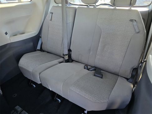 Used 2022 Toyota Sienna LE image 16