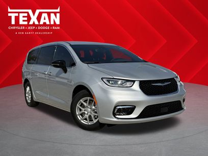 New 2026 Chrysler Pacifica Select