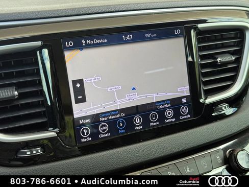 Used 2020 Chrysler Pacifica Touring-L Plus w/ Advanced Safetytec Group FWD image 4