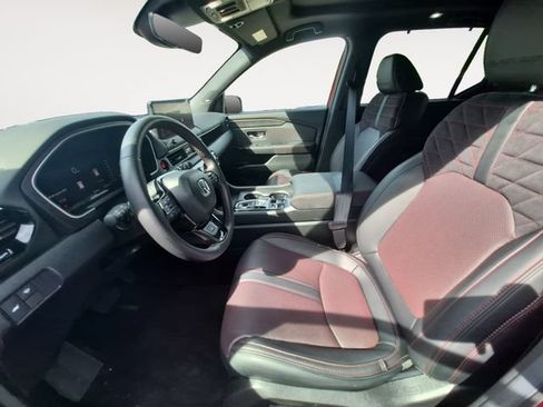 Used 2026 Honda Pilot Black Edition image 9
