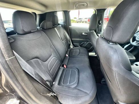Used 2021 Jeep Renegade Latitude FWD image 26