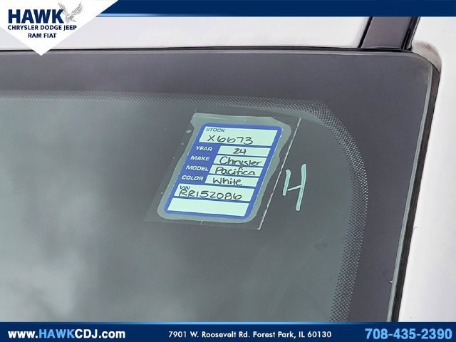 Used 2024 Chrysler Pacifica Touring-L FWD image 16