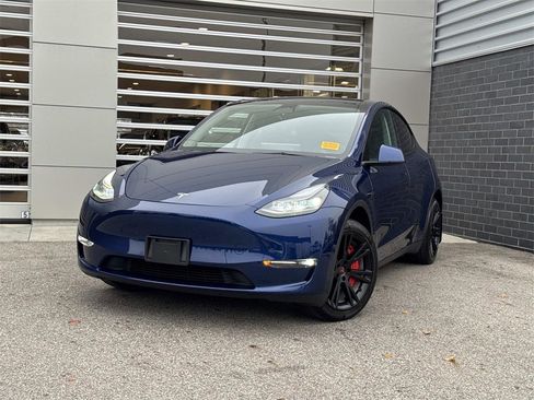 Used 2023 Tesla Model Y Long Range image 1