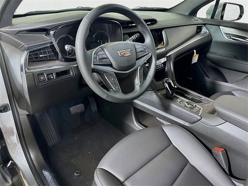 New 2025 Cadillac XT5 Luxury image 5
