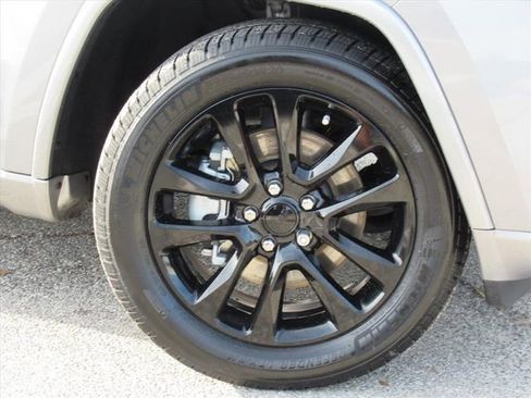 Used 2021 Jeep Grand Cherokee Laredo X image 7