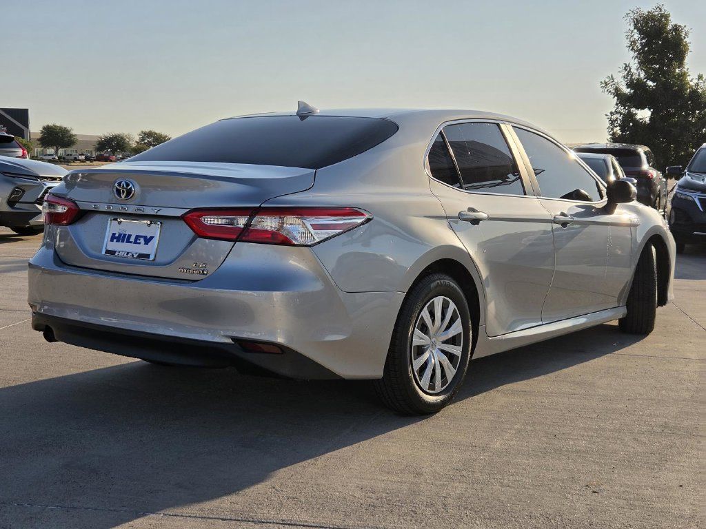 Used 2020 Toyota Camry LE FWD image 4