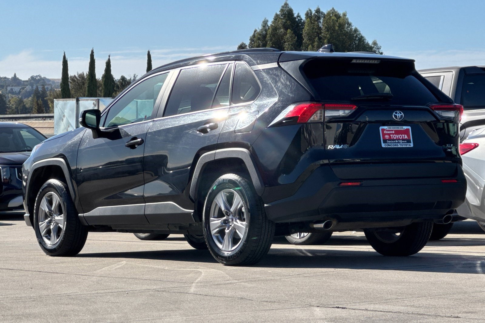 Used 2025 Toyota RAV4 XLE w/ Convenience Package AWD/4WD image 3