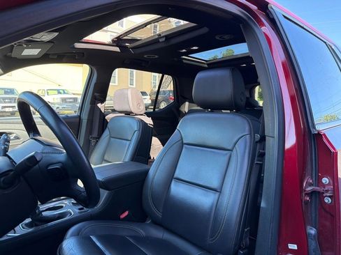 Used 2023 Chevrolet Traverse LT w/ LT Premium Package AWD/4WD image 9
