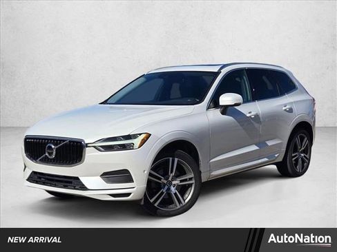Used 2018 Volvo XC60 T5 Momentum w/ Vision Package image 1