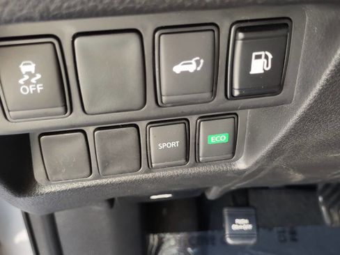 Used 2018 Nissan Rogue SV image 28