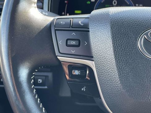 Used 2025 Toyota Camry SE FWD image 27