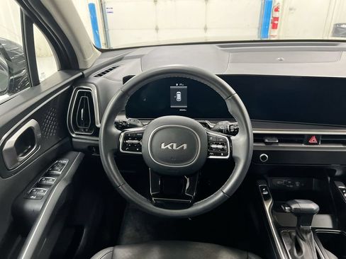 Used 2025 Kia Sorento EX FWD image 11