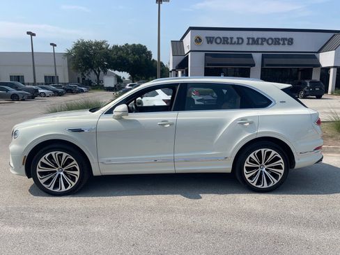 Used 2022 Bentley Bentayga AWD/4WD image 52