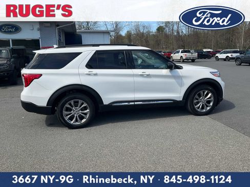 Used 2022 Ford Explorer XLT w/ Equipment Group 202A image 2