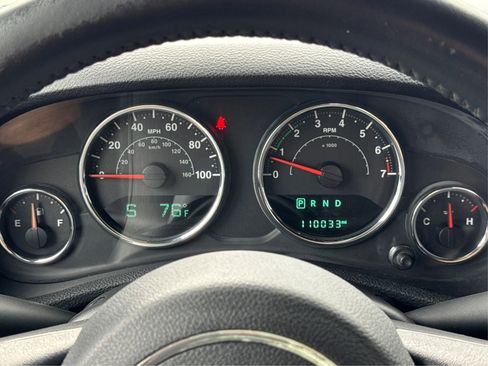 Used 2017 Jeep Wrangler Sahara w/ Connectivity Group image 17