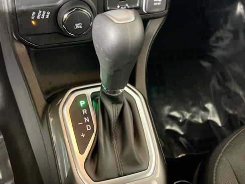 Used 2022 Jeep Renegade Latitude w/ Convenience Group AWD/4WD image 17