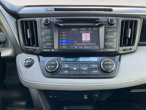 Used 2018 Toyota RAV4 XLE FWD image 11