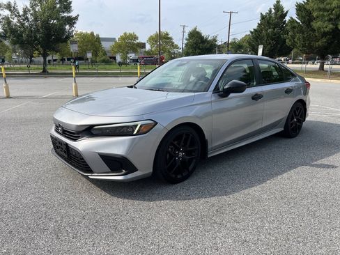 Used 2022 Honda Civic Sport image 2