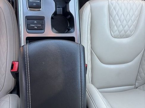 Used 2024 Ford Edge Titanium image 17