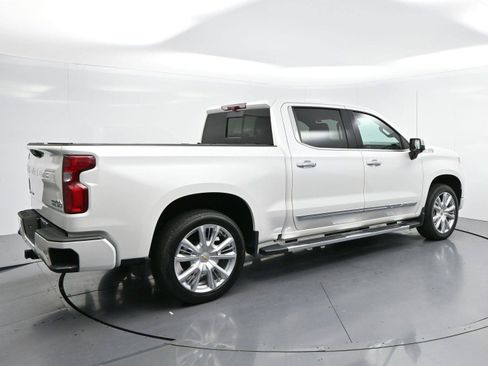 Used 2024 Chevrolet Silverado 1500 High Country w/ High Country Premium Package AWD/4WD image 7