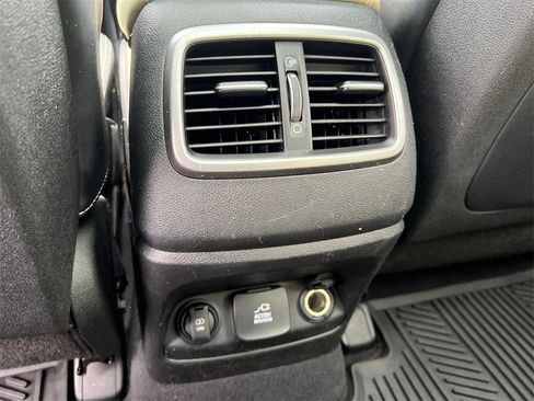 Used 2017 Kia Sorento SX image 27