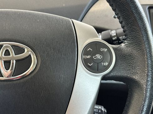 Used 2015 Toyota Prius Five FWD image 31
